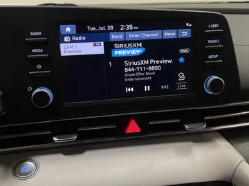 2022 Hyundai Elantra - image 27