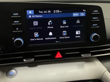 2022 Hyundai Elantra - image 8