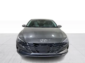 2022 Hyundai Elantra - image 9