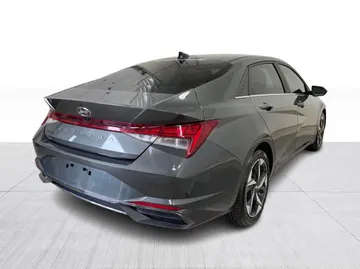 2022 Hyundai Elantra - image 15