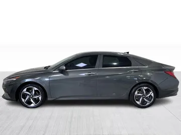 2022 Hyundai Elantra - image 11