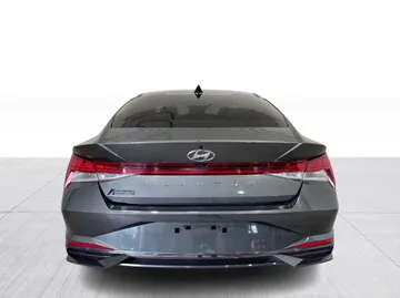 2022 Hyundai Elantra - image 13