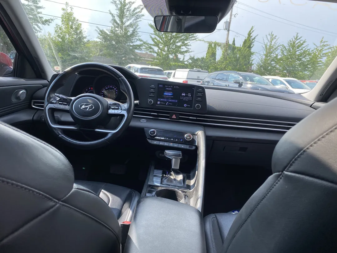 2022 Hyundai Elantra — photo 8