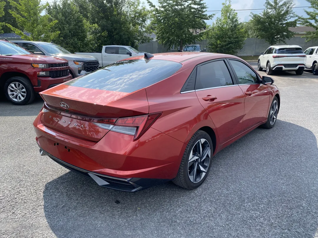 2022 Hyundai Elantra — photo 3