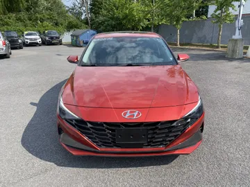 2022 Hyundai Elantra - image 2