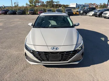 2023 Hyundai Elantra - image 7