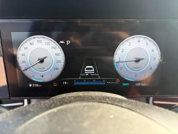 2023 Hyundai Elantra - image 4