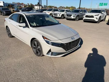 2023 Hyundai Elantra - image 11