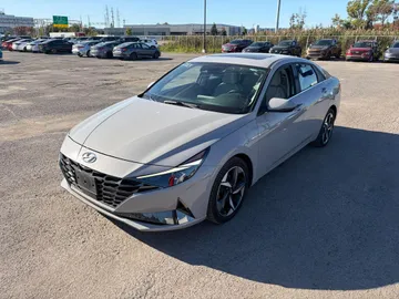 2023 Hyundai Elantra - image 3