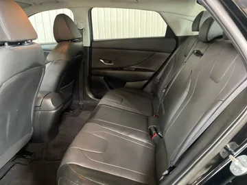 2023 Hyundai Elantra Hybrid - image 11