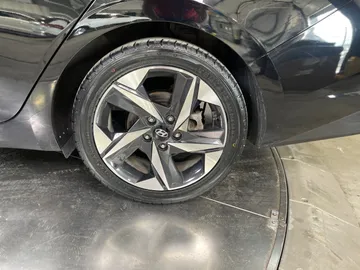 2023 Hyundai Elantra Hybrid - image 19