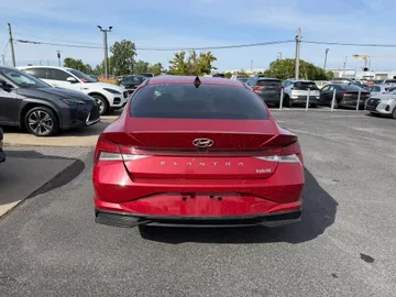 2022 Hyundai Elantra Hybrid - image 6