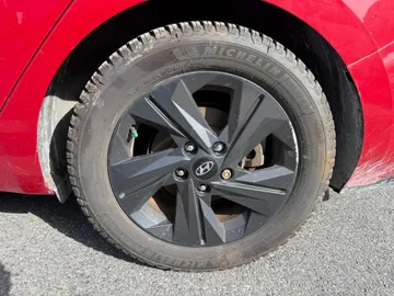 2022 Hyundai Elantra Hybrid - image 7
