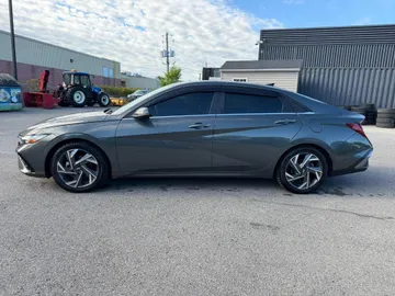 2024 Hyundai Elantra - image 6