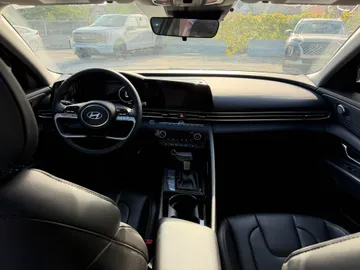 2024 Hyundai Elantra - image 9