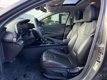 2024 Hyundai Elantra - image 8