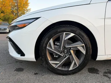 2026 Hyundai Elantra - image 7