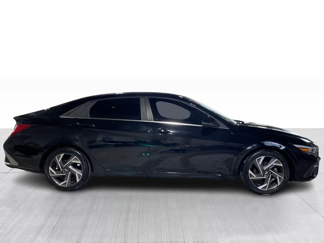 2024 Hyundai Elantra — photo 2