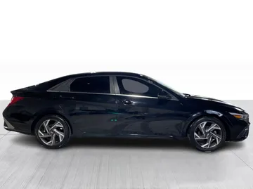 2024 Hyundai Elantra - image 2