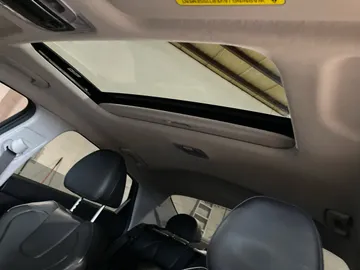2024 Hyundai Elantra - image 6