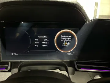2024 Hyundai Elantra - image 25