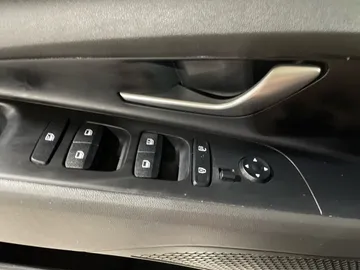 2024 Hyundai Elantra - image 24