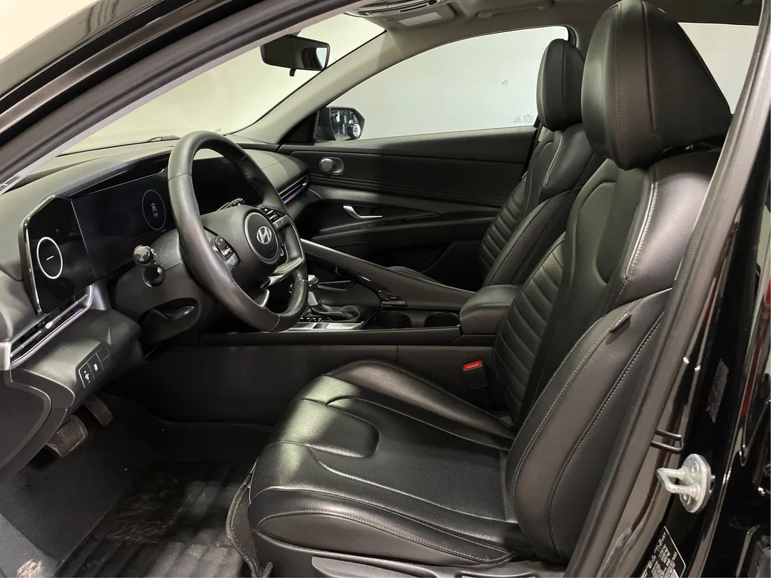 2025 Hyundai Elantra — photo 3