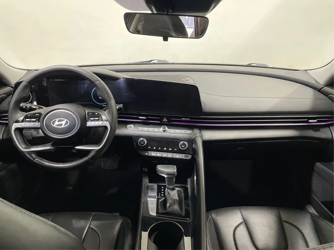 2025 Hyundai Elantra — photo 4