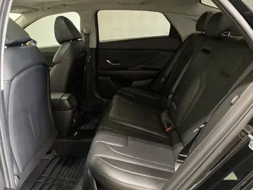 2025 Hyundai Elantra - image 16