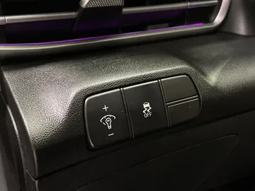 2025 Hyundai Elantra - image 28
