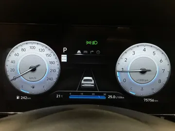 2025 Hyundai Elantra - image 18