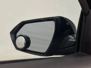 2025 Hyundai Elantra - image 19