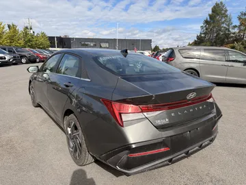 2025 Hyundai Elantra - image 3