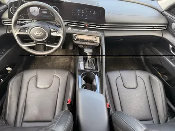 2025 Hyundai Elantra - image 9