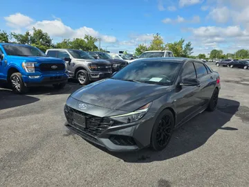 2023 Hyundai Elantra - image 3