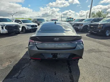 2023 Hyundai Elantra - image 6
