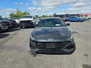 2023 Hyundai Elantra - image 2