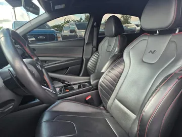 2023 Hyundai Elantra - image 8