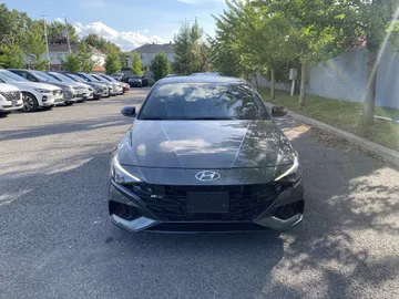 2023 Hyundai Elantra - image 2