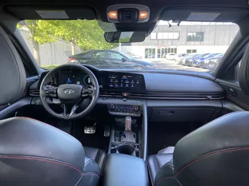 2023 Hyundai Elantra - image 9