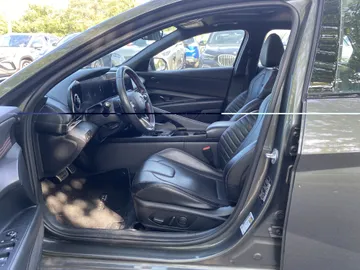 2023 Hyundai Elantra - image 8