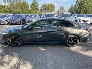 2023 Hyundai Elantra - image 4