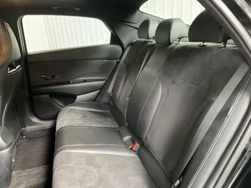 2025 Hyundai Elantra - image 16