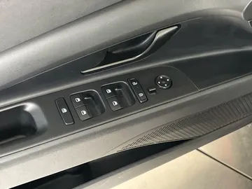 2025 Hyundai Elantra - image 26