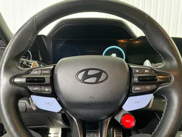 2025 Hyundai Elantra - image 19