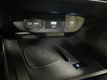 2025 Hyundai Elantra - image 28