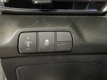 2025 Hyundai Elantra - image 31