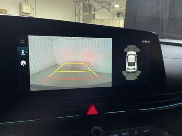 2025 Hyundai Elantra - image 23