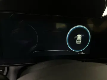 2025 Hyundai Elantra - image 18