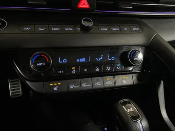 2025 Hyundai Elantra - image 24